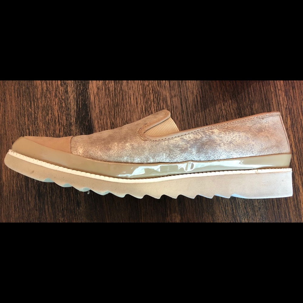 Donald Pliner casual gold/silver blend shoes